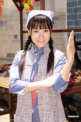 幻灯：刘璇首拍TVB剧众星拱月 不熟粤语助手翻译 