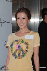 甄子丹夫妇秀恩爱 谢婷婷称与霆锋失去联系(图)