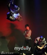 组图：韩国JYP新团GOT7出道首秀帅酷劲舞