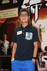 组图：黄翠如被周润发点名赞好心甜感动