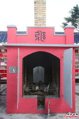 组图：刘家良遗体火化 翁静晶灵前掩脸痛哭