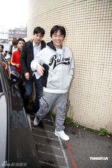 幻灯图：侯佩岑录节目避谈婚讯 吴宗宪代媒体恭喜