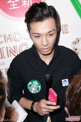 组图：周柏豪否认与何超云饭聚暗嘲陈山聪