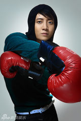 组图：廖伟拍另类拳击写真 继续幽默路线显温柔