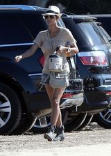 组图：哈利贝瑞与前男友携爱女度假