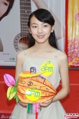 组图：童音豆豆中秋赴港 分享英国伦敦之行