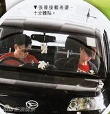 幻灯图：蔡少芬与老公情侣装 存奶粉钱等生BB