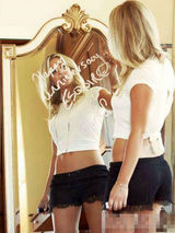 组图：卡蕾-库奥科(卡蕾-措科)性感家居写真 蕾丝热裤秀美臀