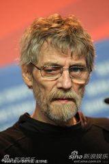 高清：《都灵之马》发布会 导演贝拉-塔尔眼神犀利