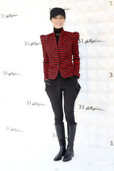 组图：马艳丽爱戴捧场时装秀 偶遇球星中田英寿