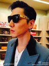 组图：李敏镐张亮再撞衫 大长腿男神引粉丝花痴