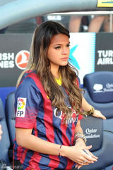 组图：世界杯球星太太团PK 各色尤物混战