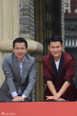 组图：冯小刚电影公社开街 众明星到场助阵