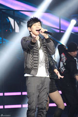 组图：《喜剧力量》朱时茂遭遇女汉子挟持结婚