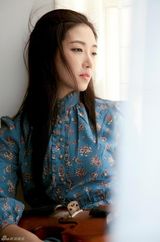 组图：菅韧姿夏日写真黑发飘扬 欲奏青春幻想曲