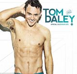 组图：汤姆-戴利湿身半裸 秀六块腹肌人鱼线