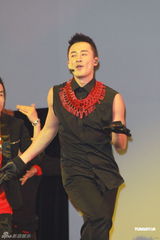 组图：容祖儿封口避谈龙儿恋 称何韵诗是好朋友