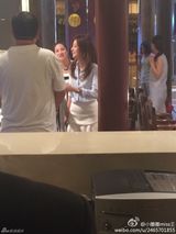 组图：赵薇攒局聚会热拥老公 马云出席董洁消瘦