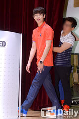 组图：帝国之子林时完变邻家欧巴 笑容暖人心