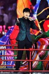 组图：张杰感恩青奥会 献唱主题曲获正能量