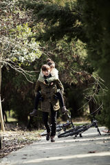 组图：《杉杉来了》张翰赵丽颖月下浪漫拥吻