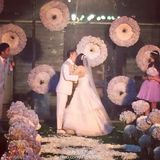 组图：王中磊补办婚礼 那英当伴娘宋丹丹抢花球