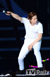 组图：众星助阵梦想演唱会 嗨唱夏日不眠夜