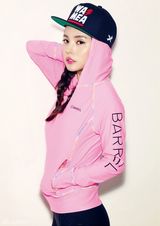 组图：韩星闵孝琳拍写真 大秀完美身材