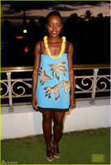 组图：露皮塔-尼永奥登杂志封面 妩媚动人