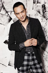 组图：黄觉怪咖奶爸写真玩转另类时尚