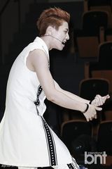 组图：韩团100%回归 变身明朗少年引期待