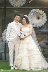 组图：王中磊妻子曝婚礼美图 儿子帅气女儿高挑