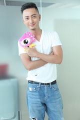 组图：吴秀波姚晨张萌贾春晖《离婚律师》做客新浪