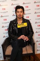 组图：新浪娱乐明星街拍盛典对话陈柏霖