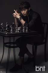 组图：韩星金载沅拍写真 杀人微笑展熟男魅力