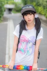 组图：双马尾萌妹杉野静香走红网络 身高154cm娇小可爱