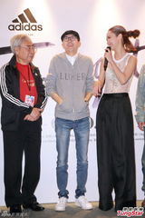 组图：薛凯琪个唱性感大秀事业线 笑言像梦境