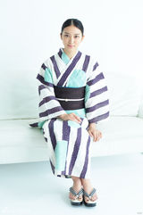 组图：浪客剑心好搭档 佐藤健武井咲清爽浴衣照