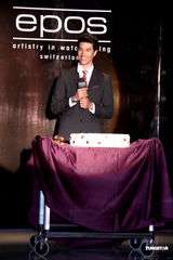 组图：锦荣代言腕表抢金 “好朋友”陪过28岁生日