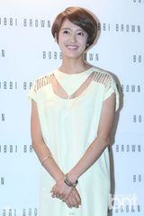 组图：韩星朴志胤出席讲座 露美腿秀性感