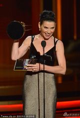 组图：朱丽安娜-玛格丽丝获剧情类最佳女主角