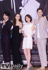 组图：《诱惑》权相佑崔智友隔十一年重逢