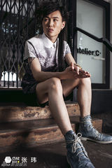 组图：张玮拍摄时尚杂志 演绎潮男搭配秘籍