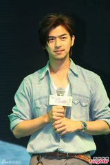 组图：陈柏霖传递正能量 与考生分享放松计划