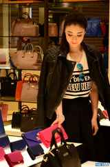 组图：蒋欣重走《星星》之路 化身千颂伊游韩国