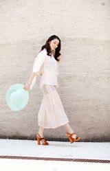 组图：黄小蕾街拍曝光  走孕妈的美丽“孕”路