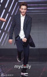 组图：《MCD》众星献唱 EXO11人献双曲舞台