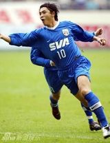 前国脚张玉宁近照曝光 足球健将英俊不再