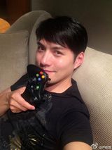 组图：世界杯嗨起来！明星球迷熬夜看比赛