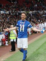 组图：慈善足球赛众星云集 X教授与鹰眼组队